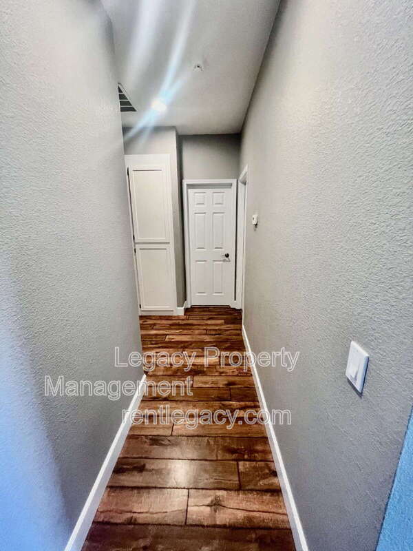 Building Photo - 1605 Paseo Flores Dr