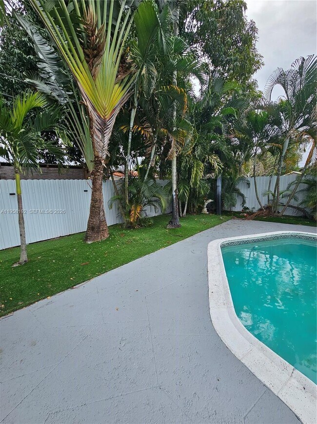 Building Photo - 1421 NW 65th Terrace