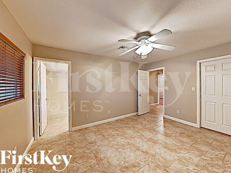 Building Photo - 5314 W Altadena Ave