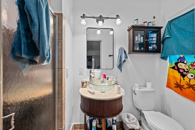 Building Photo - Attached garage + no back house!