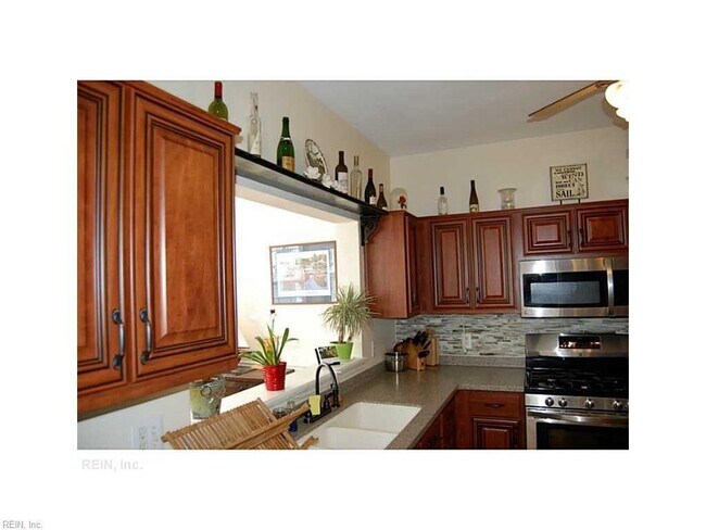 Building Photo - LAKE FRONT CONDO