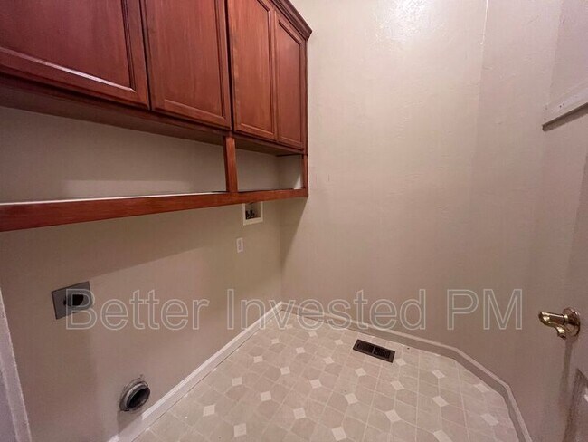 Building Photo - 2423 Guerneville Rd