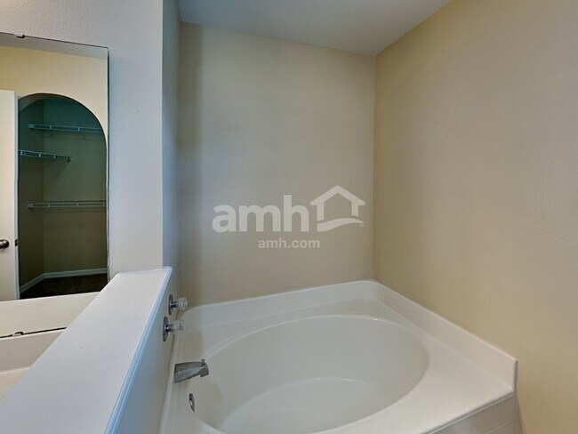 Building Photo - 12555 Belmont Lakes Dr