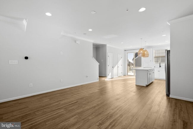 Building Photo - 257 Redpoll Alley