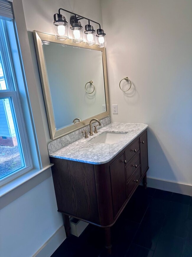 Building Photo - Newly Built Home minutes from Downtown Madison