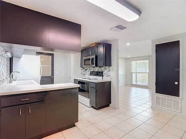 Building Photo - 7916 Woodgrove Cir