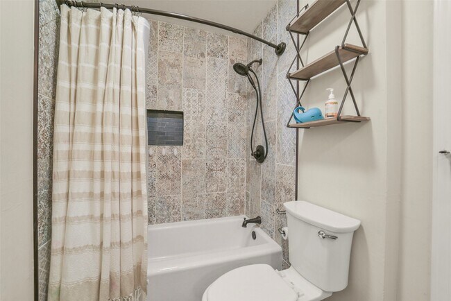 Building Photo - 12111 Whittington Dr