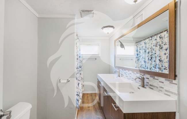 Building Photo - "Charming 3-Bedroom Oasis with 2 Full Baths in the Heart of Vinita!"