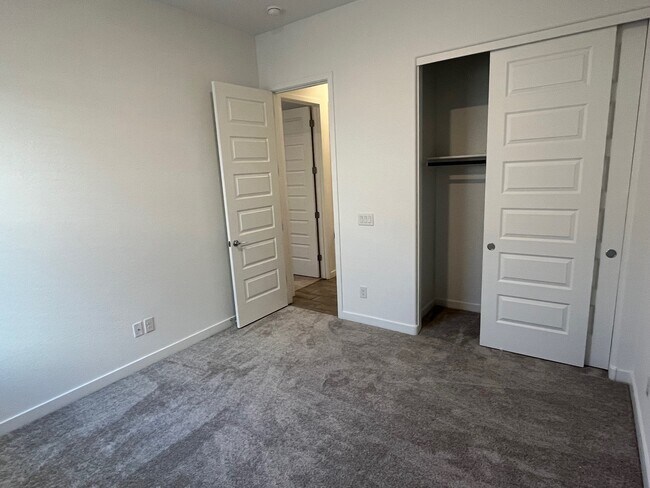 Building Photo - 442 S Jacana Ln