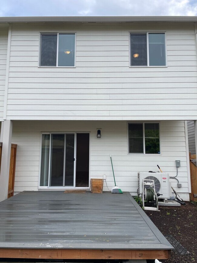 Building Photo - Spacious Vancouver Home in Cul-De-Sac With A Loft & Premium Deck!