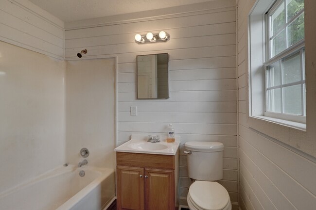 Building Photo - 1305 Cochise Cir