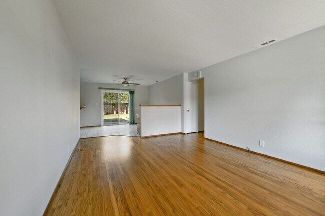 Building Photo - 4625 Sloan St