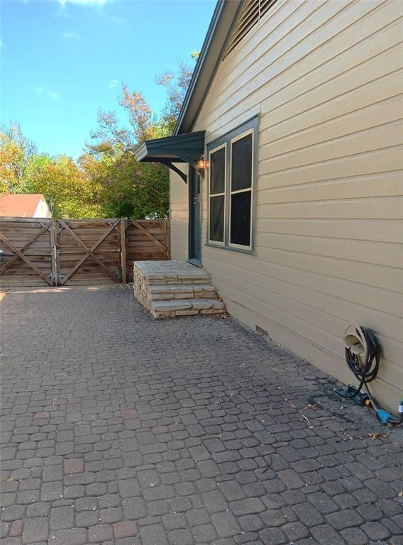 Building Photo - 2003 Montclaire St