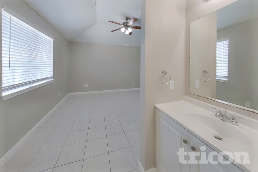 Building Photo - 3446 Edgecreek Dr