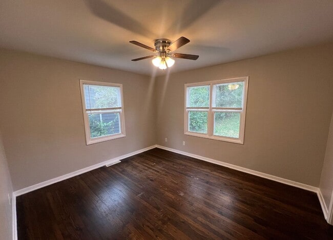 Building Photo - Charming 3-Bedroom Home with Spacious Fenced Backyard!