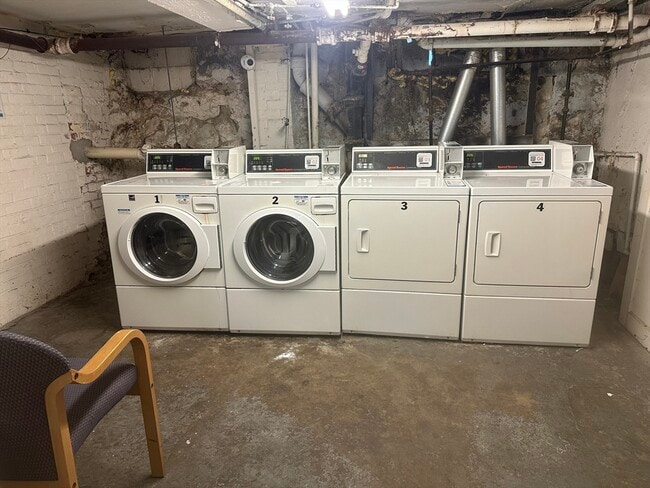 Building Photo - 291 Newport Ave