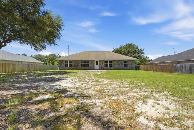 Building Photo - 2030 Hawthorne Dr