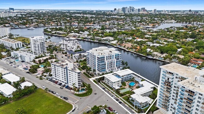 Building Photo - 741 Bayshore Dr