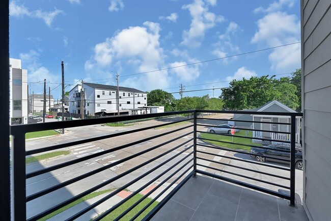 Building Photo - 3313 Baer St