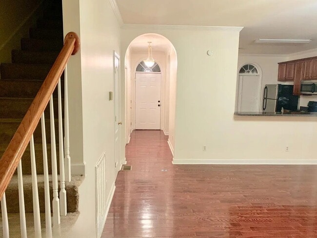 Building Photo - Charming 2-Bedroom, 2.5-Bath Home on Ed Temple Blvd – Convenient Nashville Living!