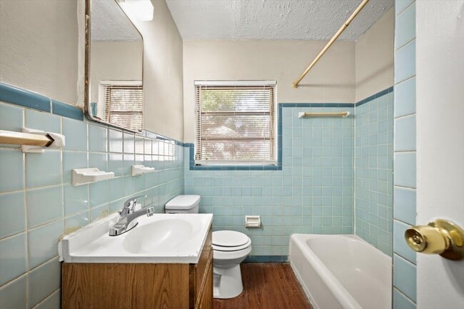 Building Photo - 1829 Lambert St