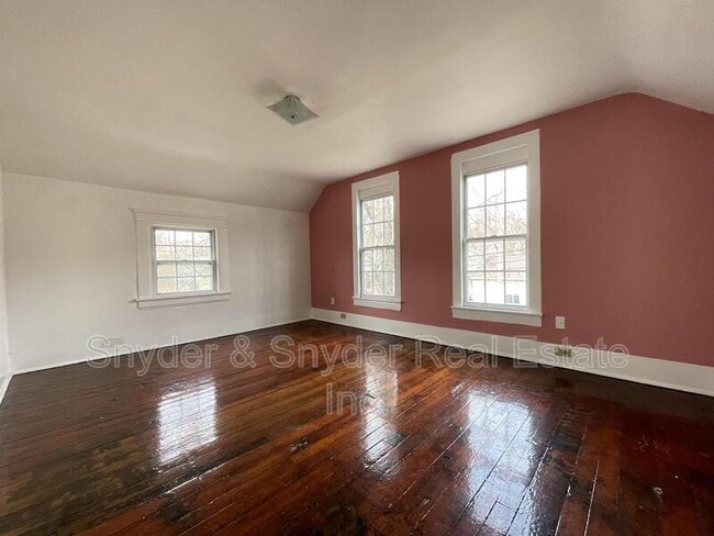Building Photo - 386.5 Silver St