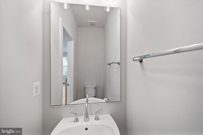 Building Photo - 1051 Venifena Terrace SE