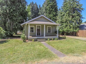 Building Photo - 2 Bedroom Cottage with in walking distance...