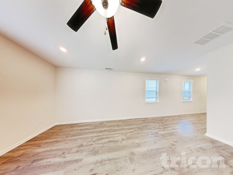 Building Photo - 203 Chapelcrest Ln