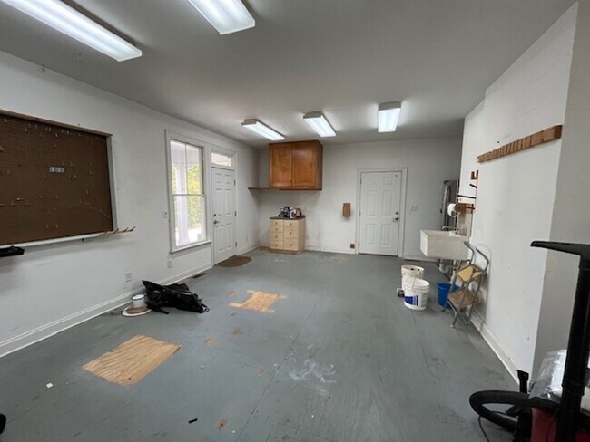 Building Photo - Welcome to Elegant Living in the Charming ...