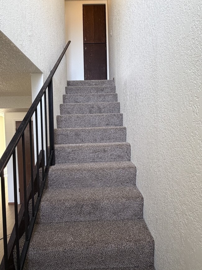 Building Photo - 2214 Myrtle Avenue