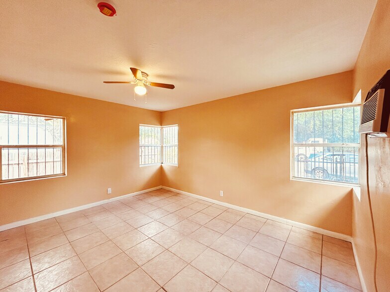 Building Photo - 7530 NE 3rd Ave