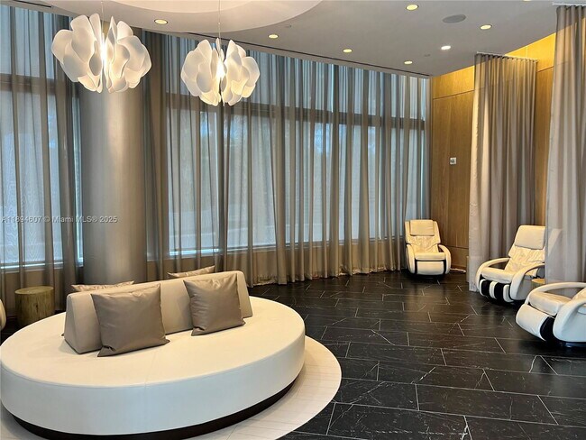 Building Photo - 851 NE 1st Ave