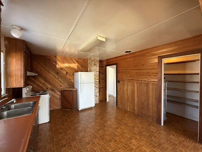 Building Photo - 675-685 Elrod Ave