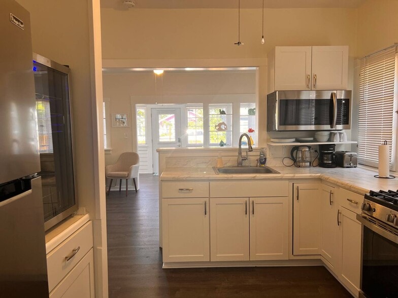 Building Photo - 118 S J St