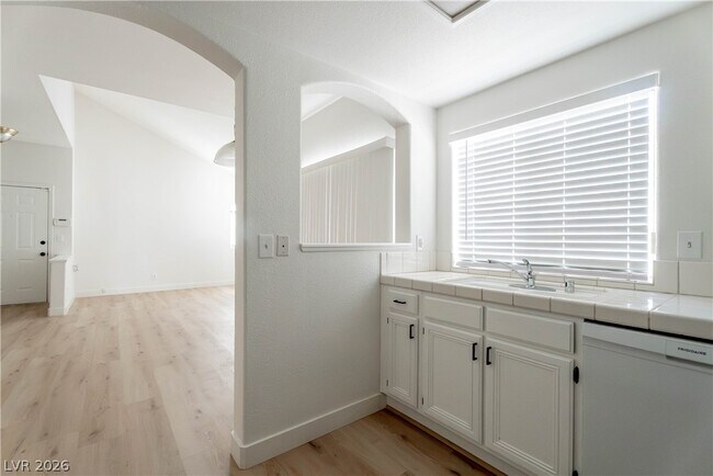 Building Photo - 356 Seine Way