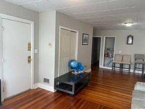 Building Photo - 211 Chestnut St