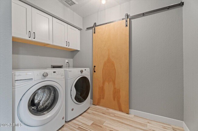 Building Photo - 8635 E Vía De La Gente