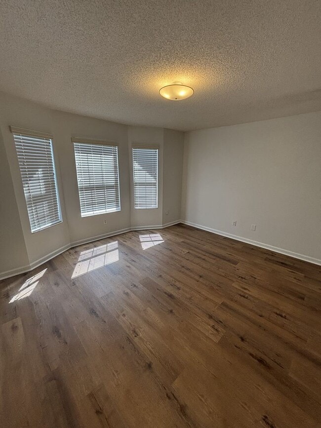 Building Photo - 2 Bed 2 Bath Pelham Available for immediat...