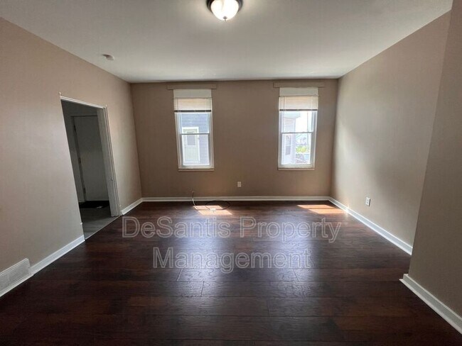 Building Photo - 1104 Brabec St