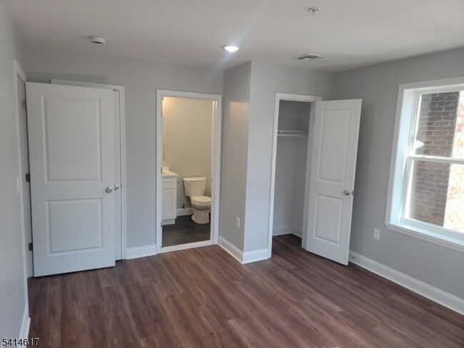 Building Photo - 122 Rose Terrace