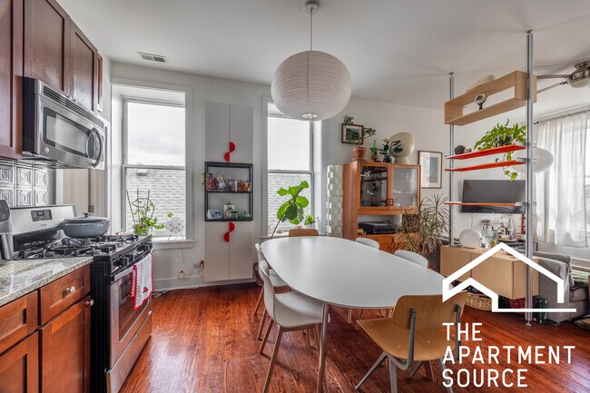 Building Photo - 1657 S Throop St