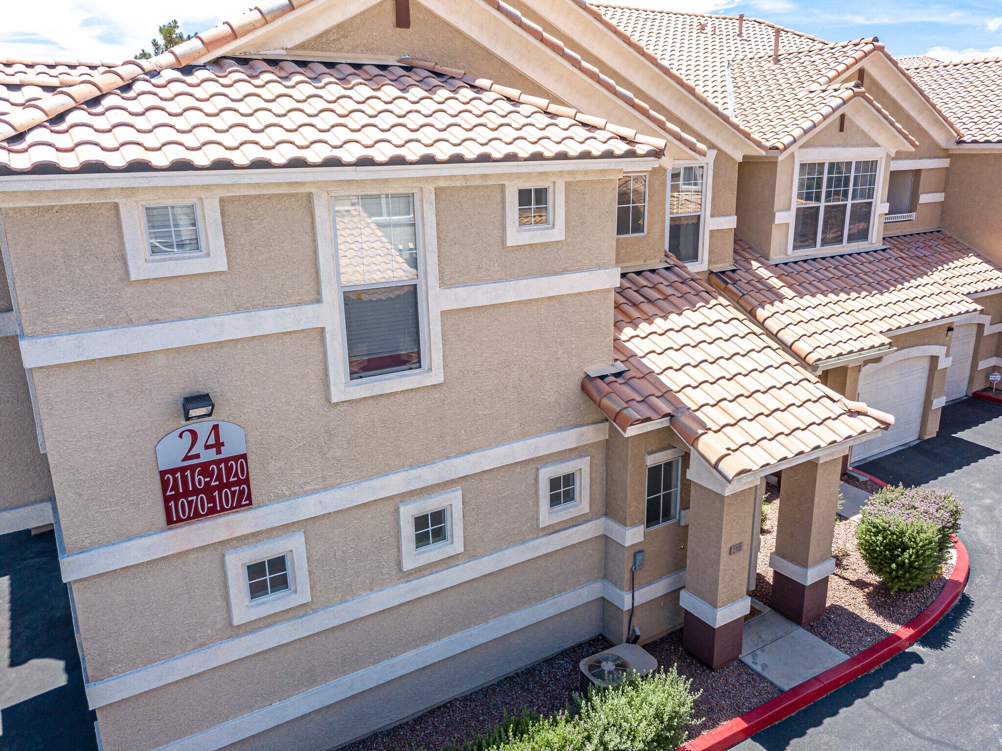 Building Photo - 5855 Valley Dr