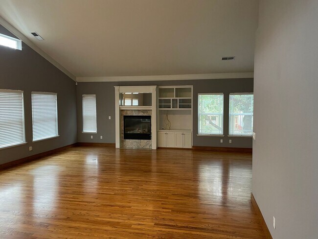 Building Photo - I STREET/22ND CORNER