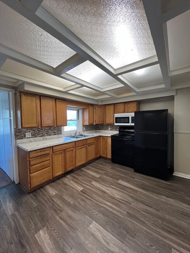 Building Photo - Spacious 4 Bedroom Home - Graafschap