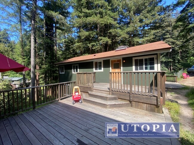 Building Photo - Gorgeous 4-bedroom, 2-bathroom Forest Lake Home with Deck, Office & Scenic Redwood Views