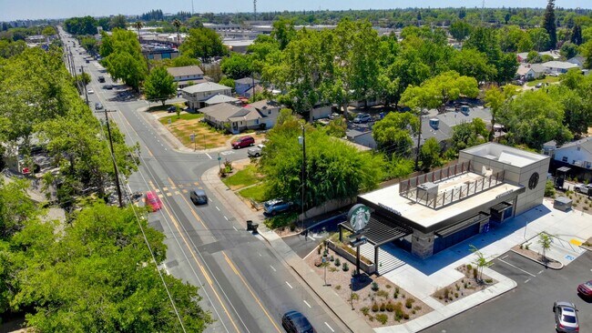 Building Photo - 5400-5402 Folsom Blvd