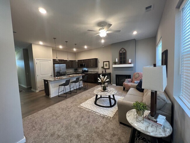 Building Photo - 1803 Hillcrest Dr