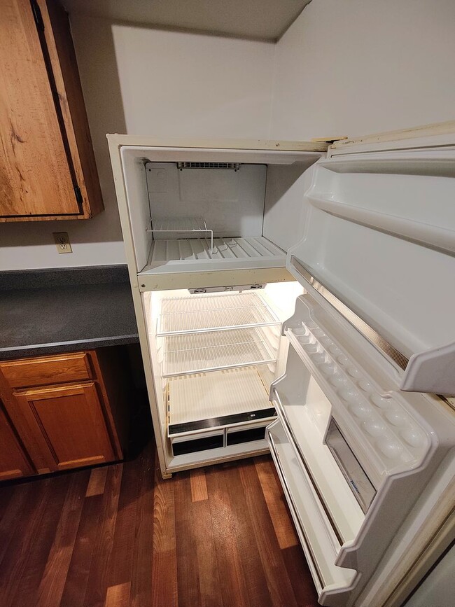 Building Photo - *Clean & Spacious 1BR/1BA Apartment Available in Mt. Washington*