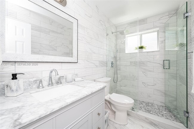 Building Photo - 810 S Rainbow Dr